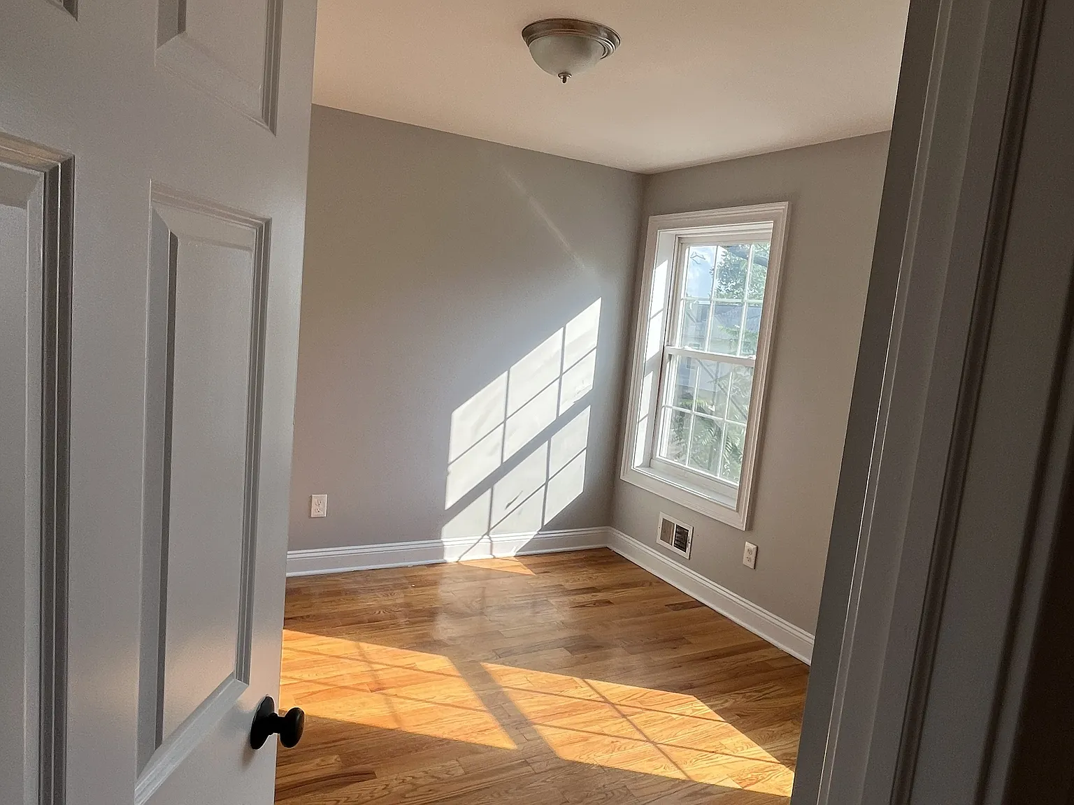 3 bed, 2300 sqft, $3,800 — Photo 4