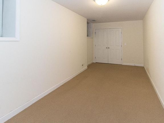 4th image of 2049 N Sheffield Ave #G5