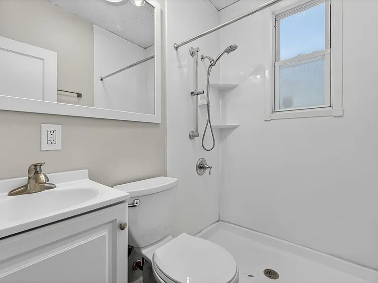 6118 Vermont Ave — Photo 16