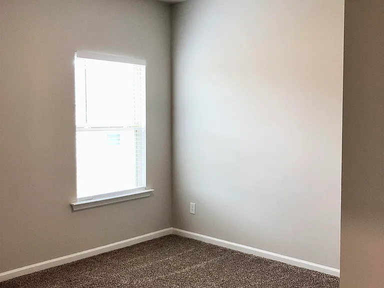 14604 London Ln — Photo 10