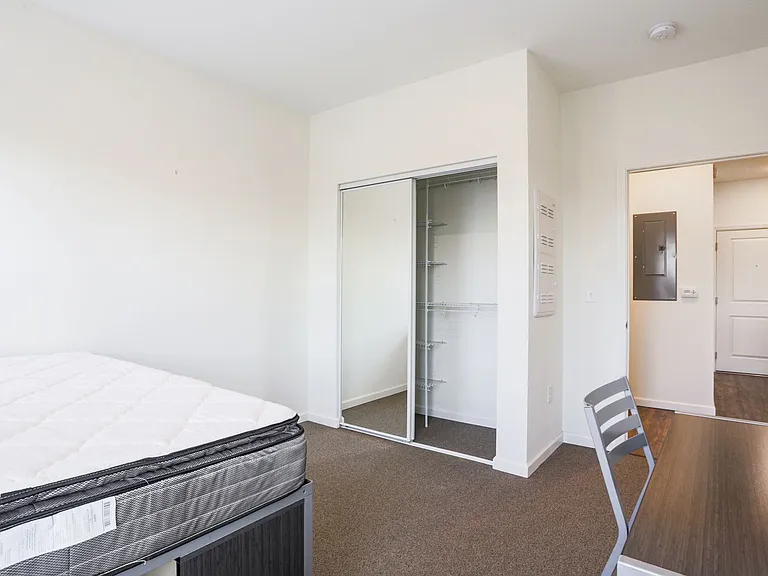 209 W Green St — Photo 5