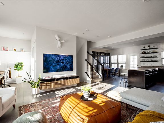 3rd image of 4005 Crown Dr