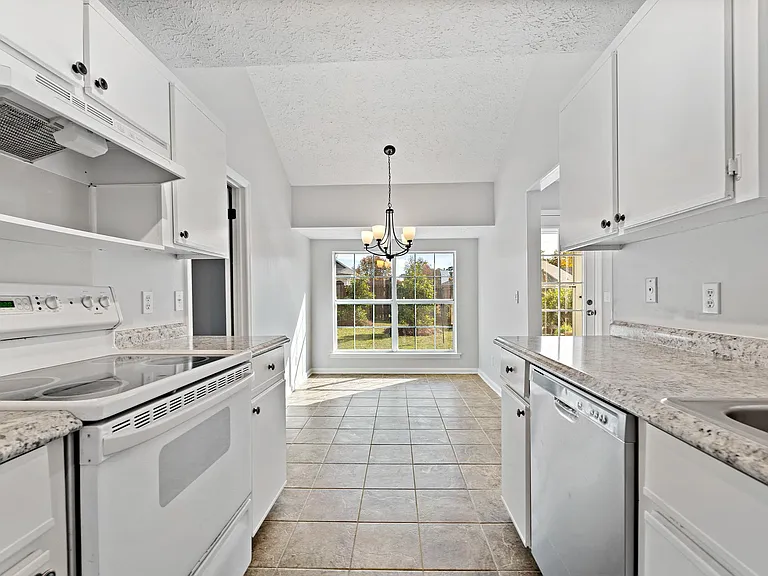 104 Forestay Ct — Photo 16