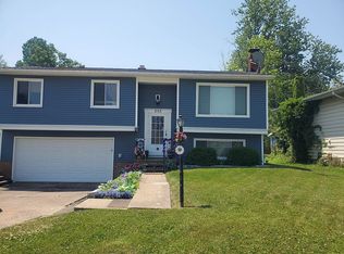 252 Bayshore Dr, Eastlake, OH 44095