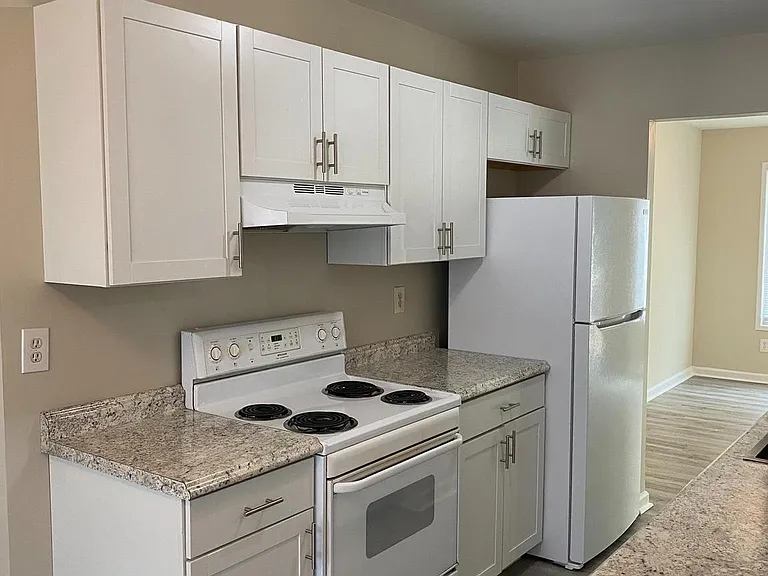 2804 Cambridge Dr — Photo 4