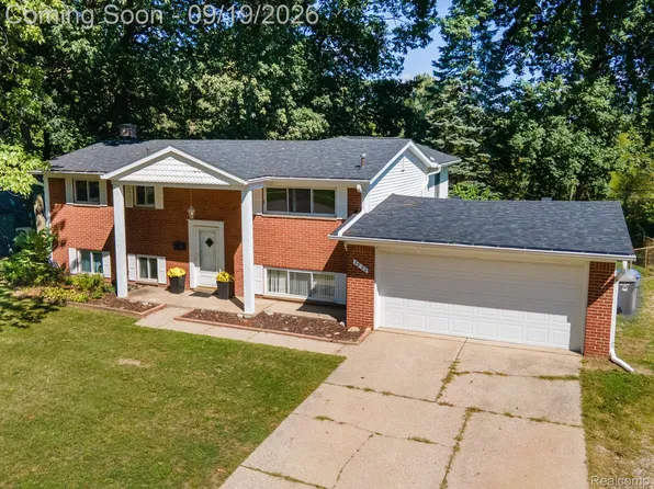 3820 Percy King Rd, Waterford, MI 48329