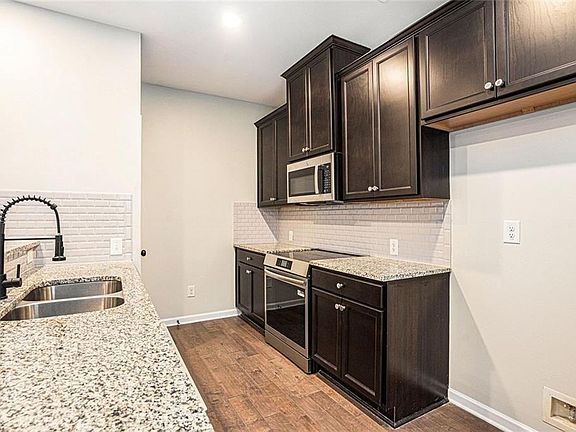 5th image of 4217 Alden Park Dr