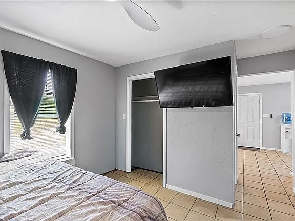 5th image of 519 Claride St #B
