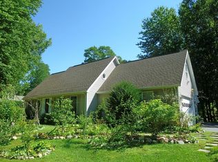 41 Spruce Ln, Northampton, MA 01062