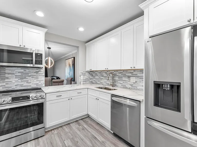 118 Lake Constance Dr — Photo 5