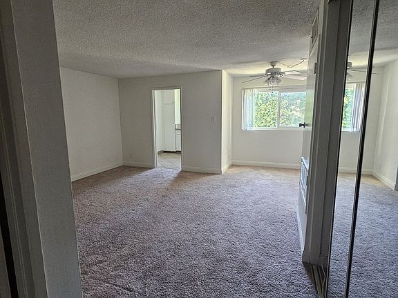3rd image of 6121 Woodman Ave APT 213
