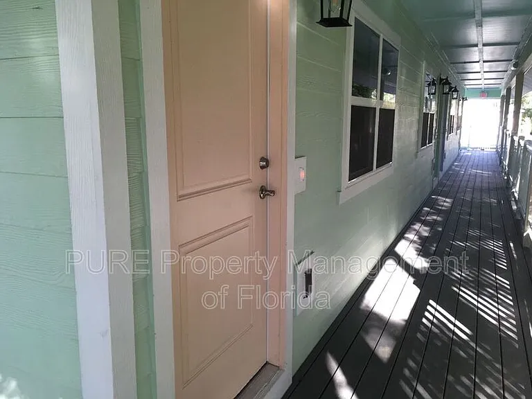 318 NE 7th Ter #201 — Photo 15