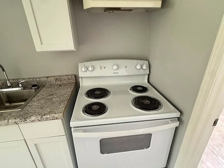 1328 Juniper Dr #4 — Photo 7