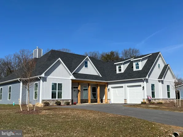 183 Glenaire Rd, Bunker Hill, WV 25413