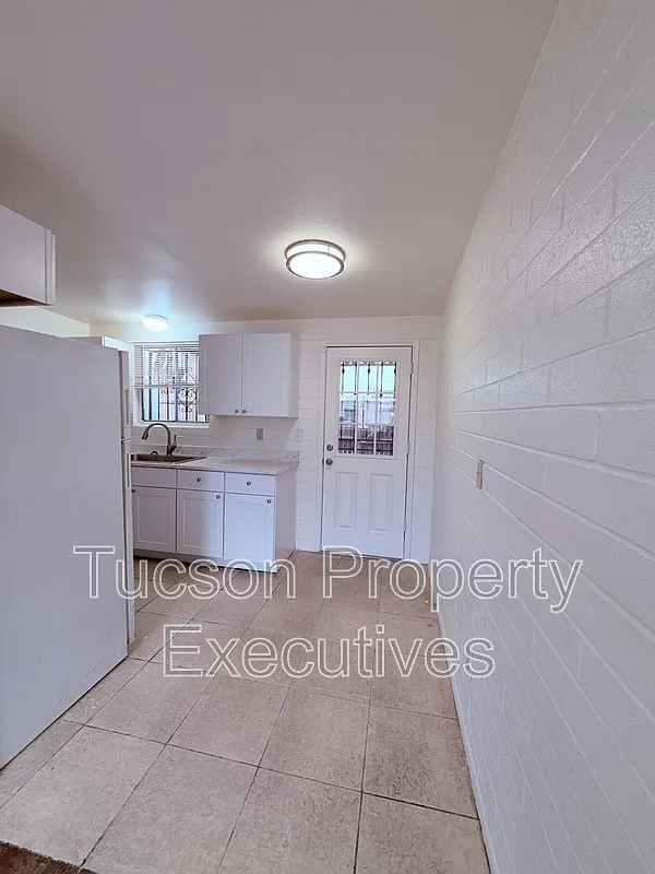 2 bed, 1.0 bath, 700 sqft, $1,100 — Photo 4