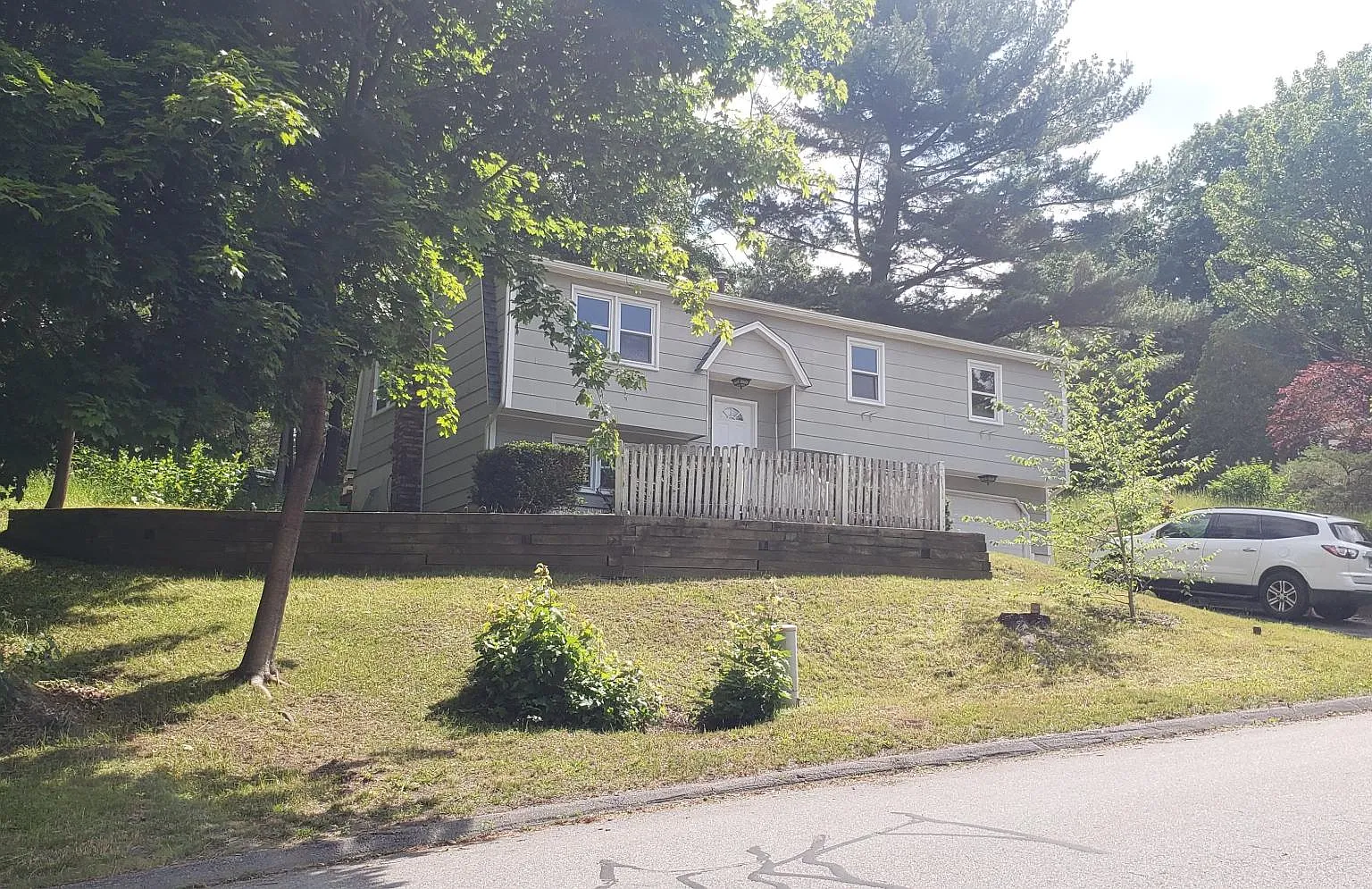 3 bed, 1.5 bath, 1080 sqft, $2,200 — Photo 1