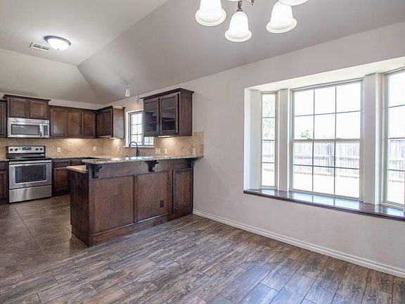 5th image of 1403 Spoonwood Dr