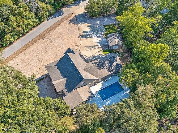 2nd image of 19 Dickenshire Dr
