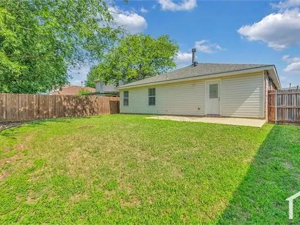 3883 Fox Run Dr, Fort Worth, TX 76123
