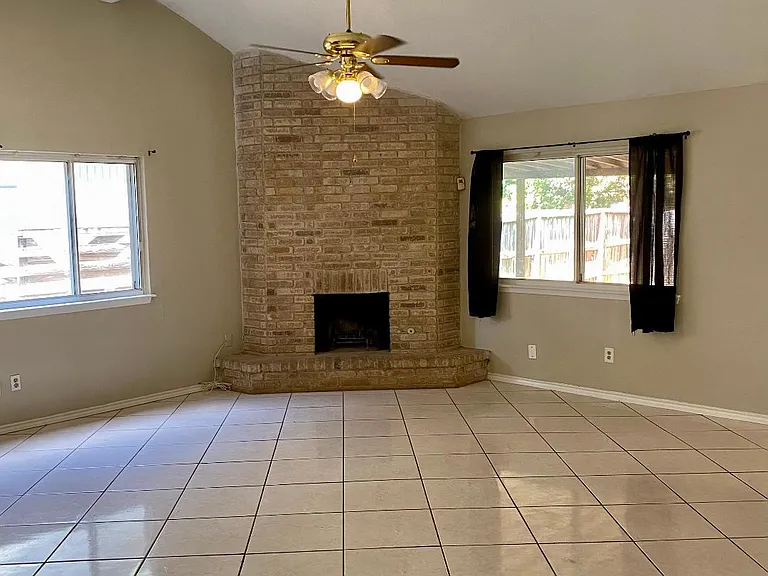 6022 Ridge Glade St — Photo 3