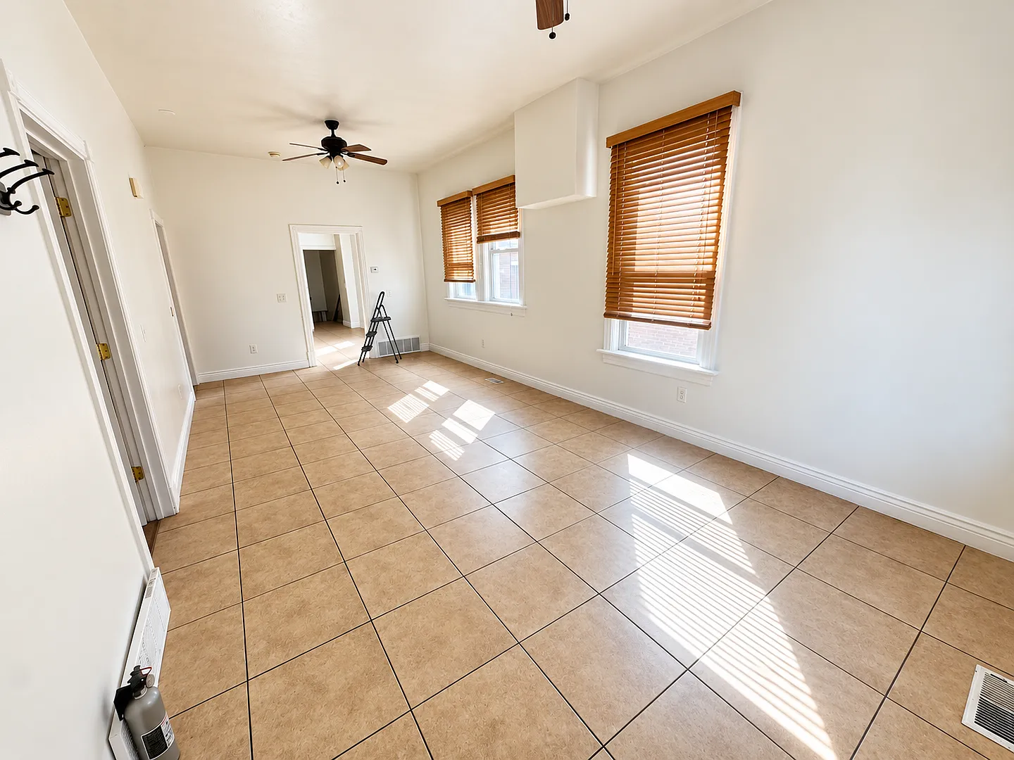862 East Menlo Avenue — Photo 4