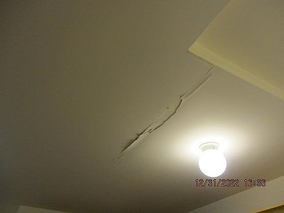 5th image of 358 Danforth Ave