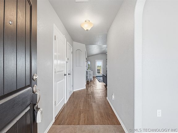 3rd image of 10912 N 117th East Ave