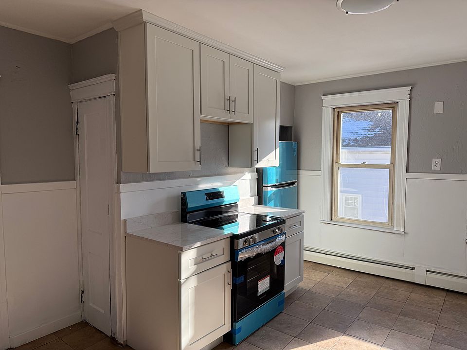 2nd image of 116 Dana Ave #2