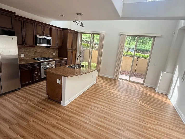 23130 Sherman Pl — Photo 18