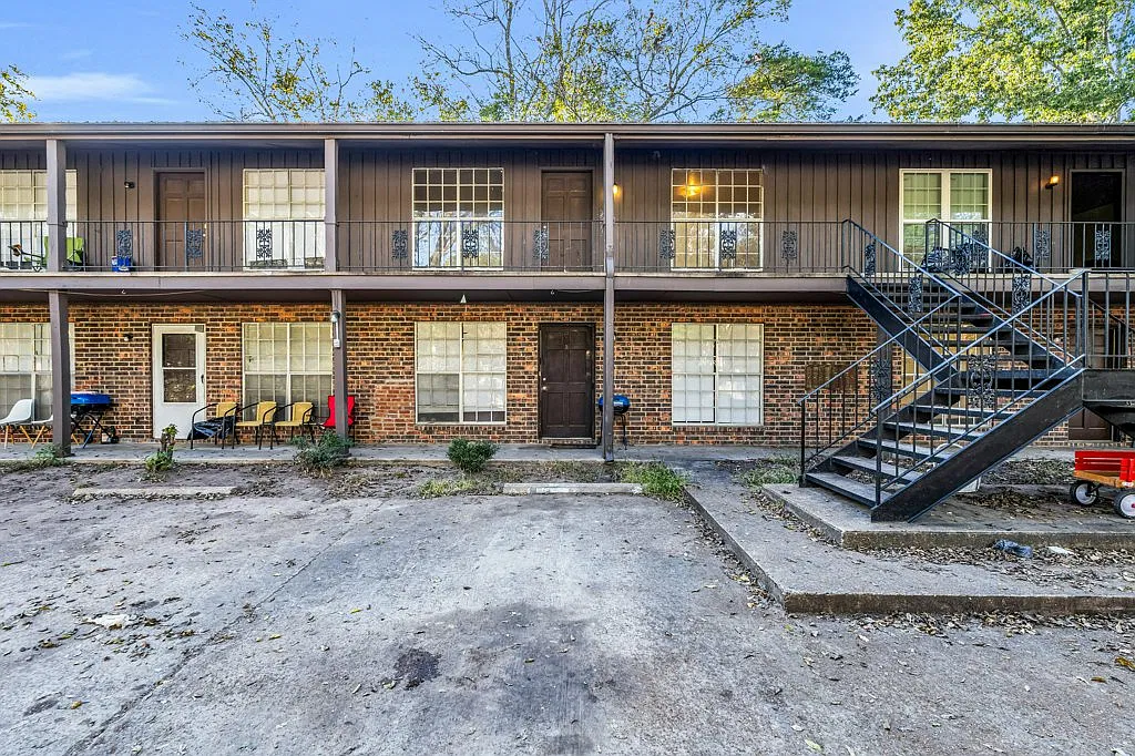 2 bed, 800 sqft, $795 — Photo 1