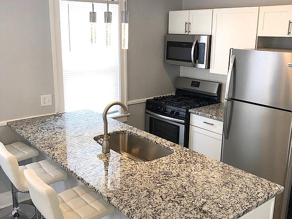 5th image of 214 Green St #4