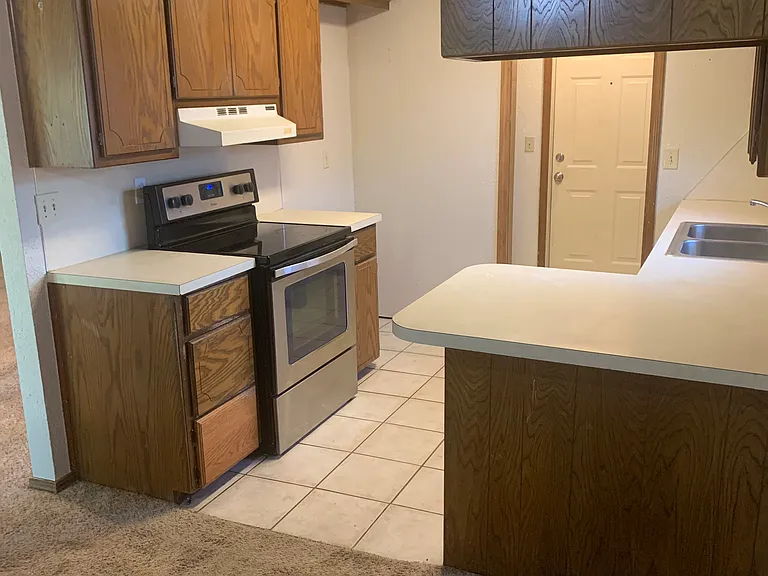 700 Cottonwood Dr — Photo 4