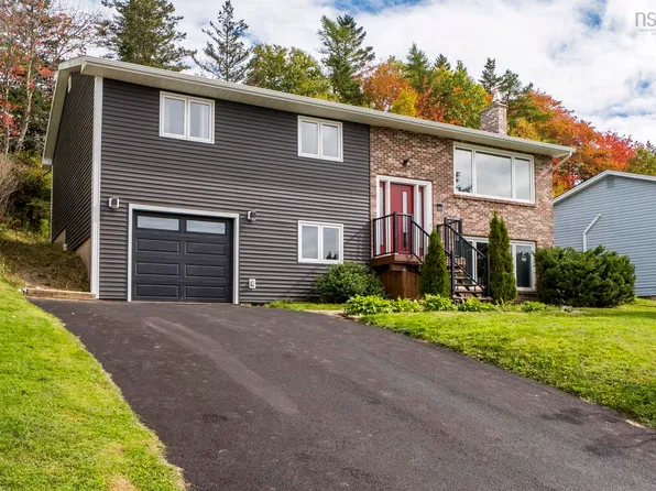 96 Regal Rd, Dartmouth, NS B2W 4H6