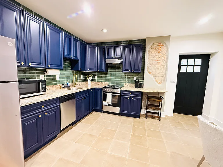 2504 E York St #2 — Photo 5