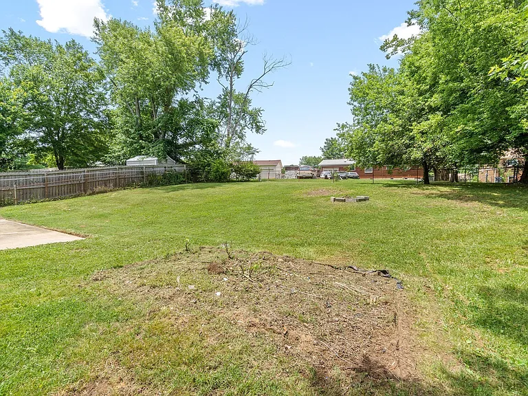 219 Kirby Dr — Photo 28