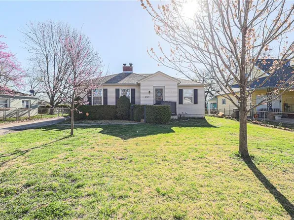 2321 S Cedar Ave, Independence, MO 64052