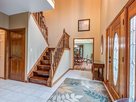 3rd image of 8226 Woodcreek Dr