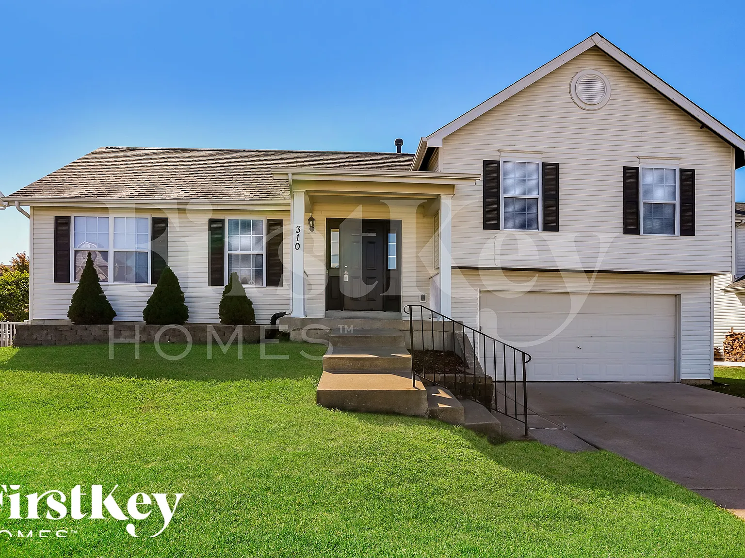 3 bed, 2.0 bath, 1354 sqft, $2,410 — Photo 1