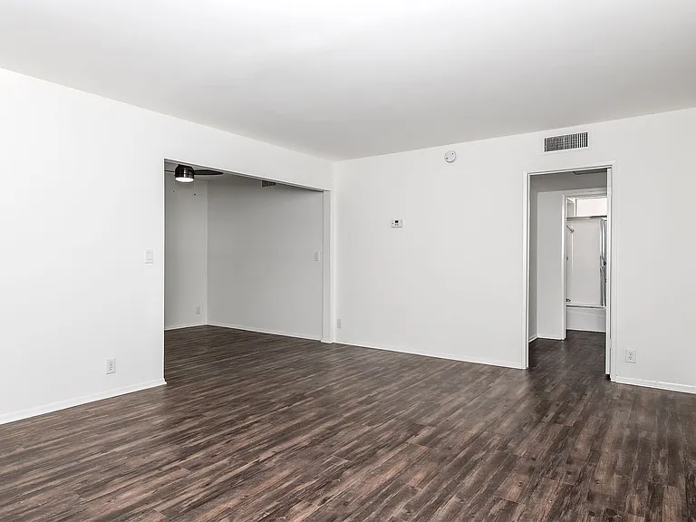 525 N Kenwood St — Photo 3