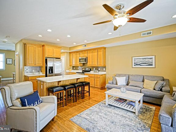 5th image of 18741 Bethpage Dr