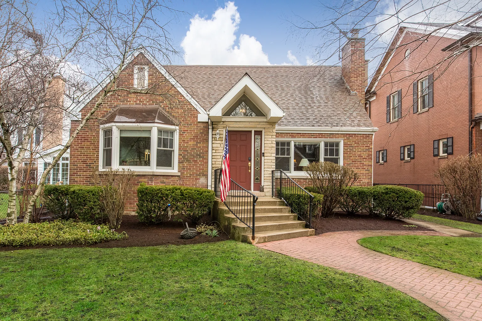 505 Leonard St photo 1