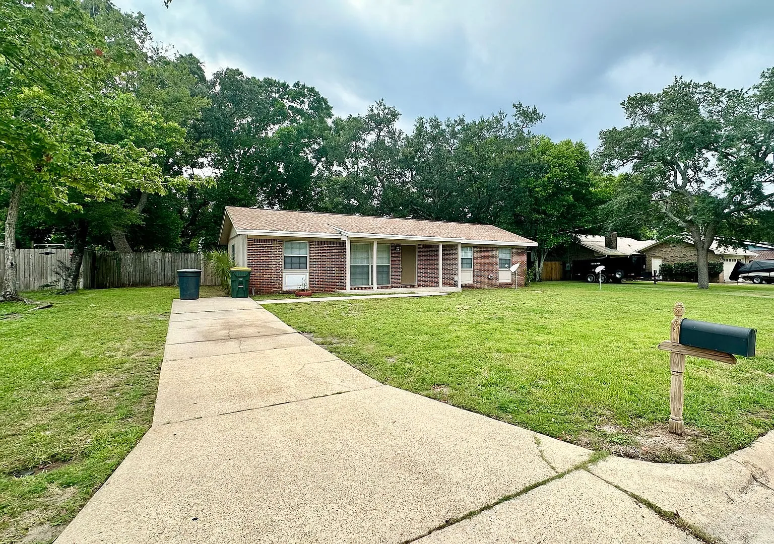 Remodeled 3 bedroom + bonus room & screen patio for rent! — Photo 1