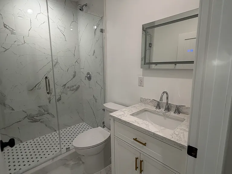 151 1/2 E 47th St #153 — Photo 8