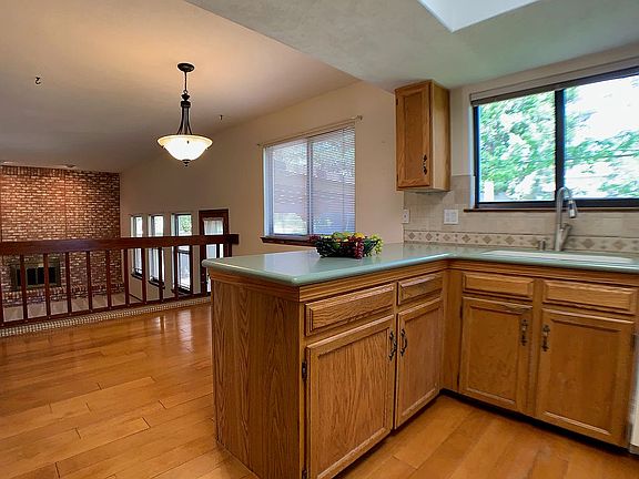 Kitchen-Break Nook-Great Rm