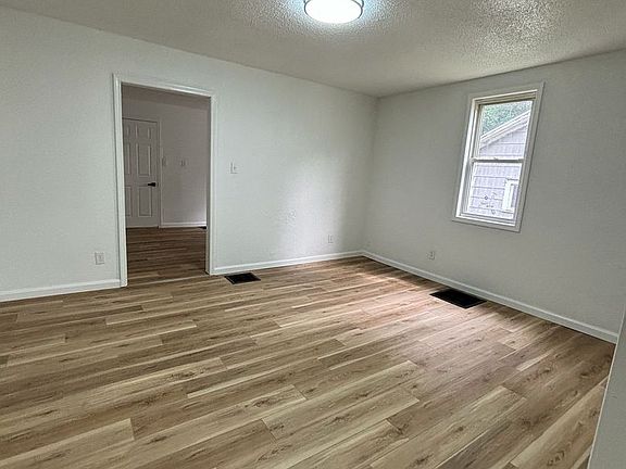 4th image of 325-327 S Pierce St #922349ECD