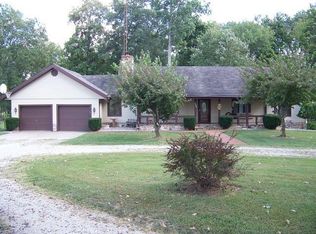 3888 N Elmdale Rd, Olney, IL 62450