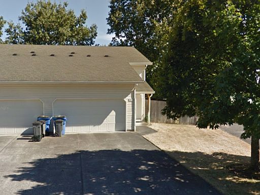 1st image of 915 SE 153rd Ave APT B