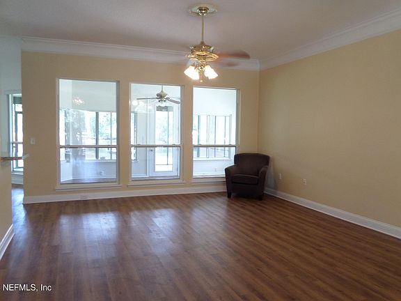 5th image of 2328 HOLLY Lane