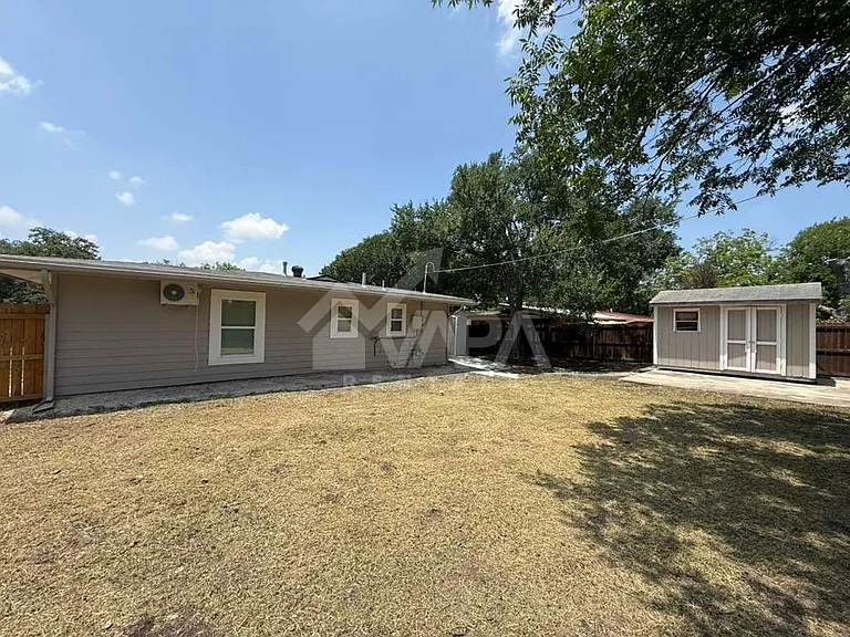 515 Blakeley Dr — Photo 16