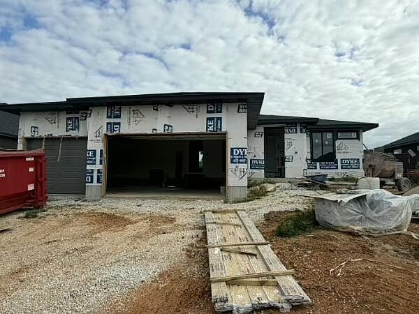 2nd image of 1825 E Skyline Avenue